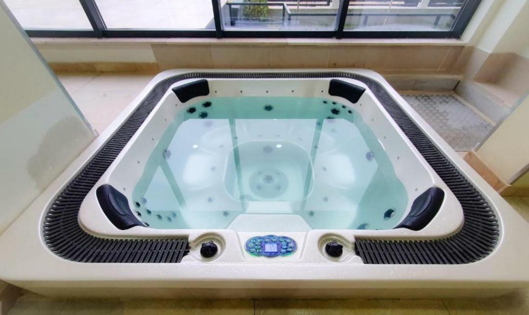 Luxury Suite Alezzi Beach Apartment Piscina Incalzita Sauna Jacuzzi Parking Navodari Ngoại thất bức ảnh