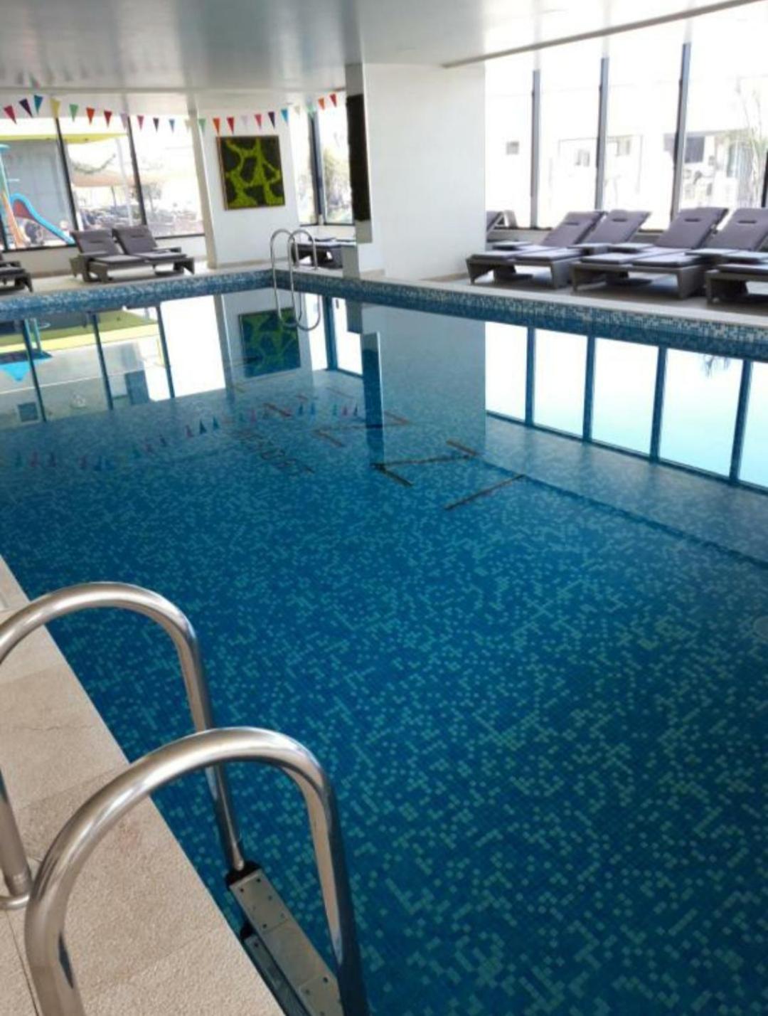 Luxury Suite Alezzi Beach Apartment Piscina Incalzita Sauna Jacuzzi Parking Navodari Ngoại thất bức ảnh
